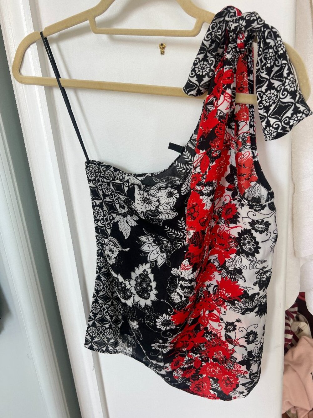 Stile by Benetton One Shoulder Floral Scarf Tie Top XS Black Red White